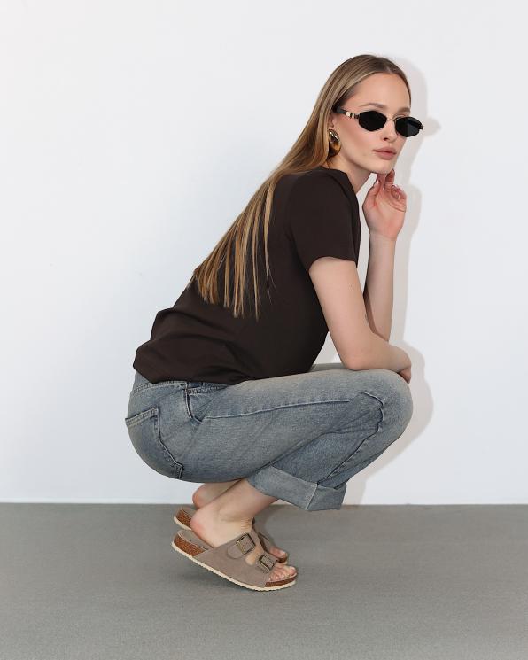 Jasnobrązowe klapki damskie ze skóry zamszowej 105-033101-BRĄZ