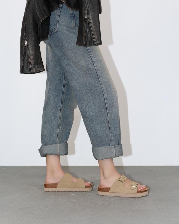 Beżowe klapki damskie zamszowe na platformie 105-756201-BEŻ