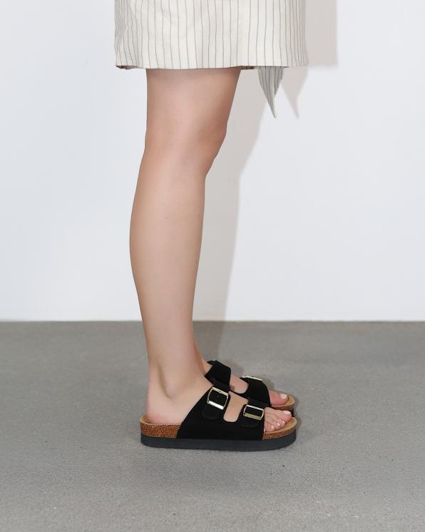 Czarne klapki damskie ze skóry zamszowej na platformie 105-756201-CZAR