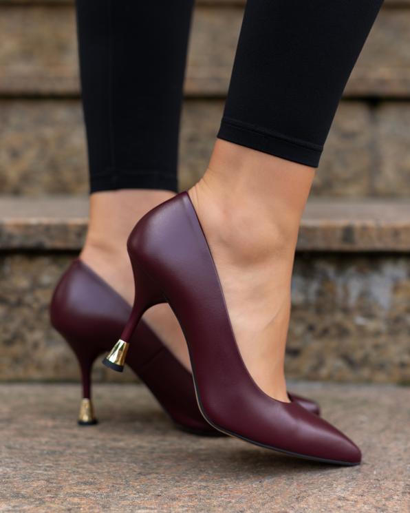 Bordowe czółenka damskie ze skóry licowej na szpilce  034-7158-BORDO