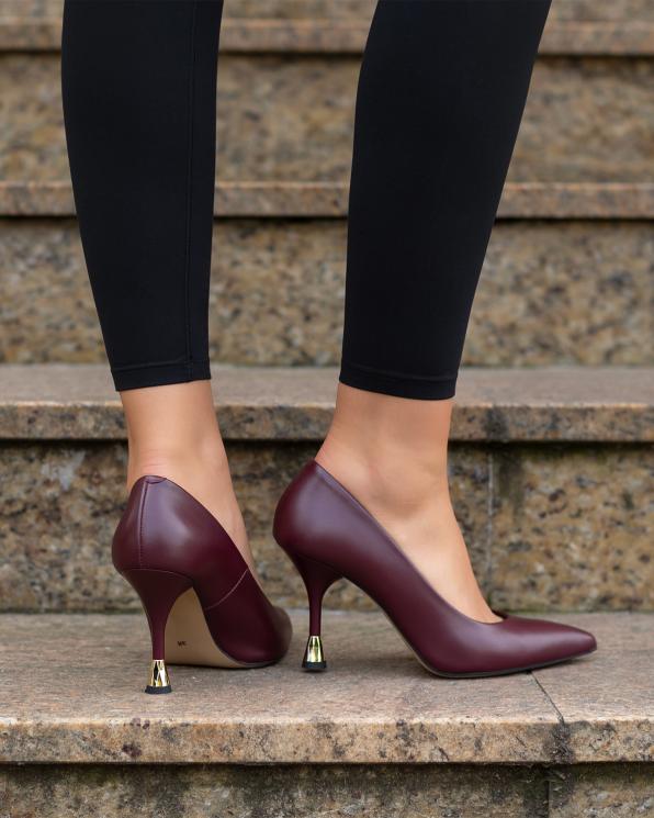 Bordowe czółenka damskie ze skóry licowej na szpilce  034-7158-BORDO