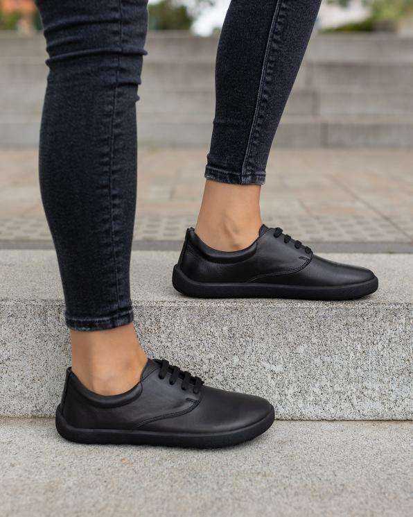 Czarne adidasy damskie sznurowane ze skóry naturalnej  148-52062-CZARNY