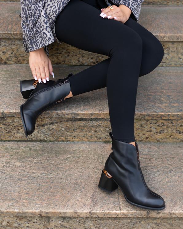 Czarne botki damskie skórzane na klocku  105-11866-CZARNY
