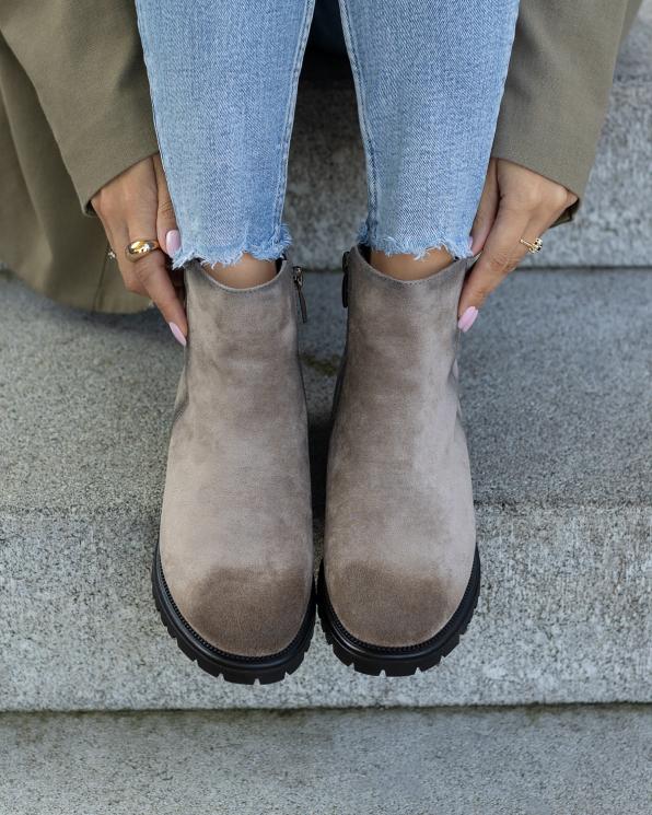 Bęzowe botki damskie z eko-zamszu na niskim obcasie  139-41391-KHAKI