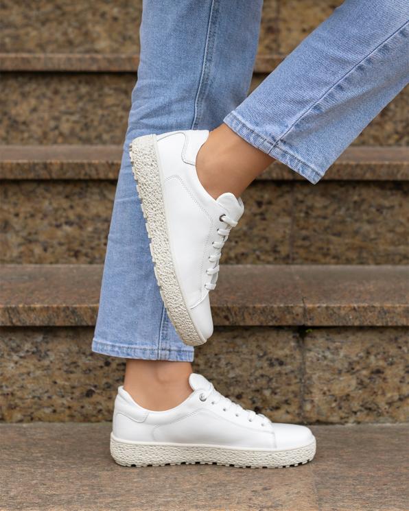 Białe półbuty damskie sznurowane ze skóry naturalnej  148-71072-BIAŁY