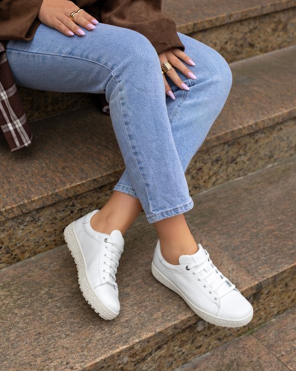 Białe półbuty damskie sznurowane ze skóry naturalnej  148-71072-BIAŁY