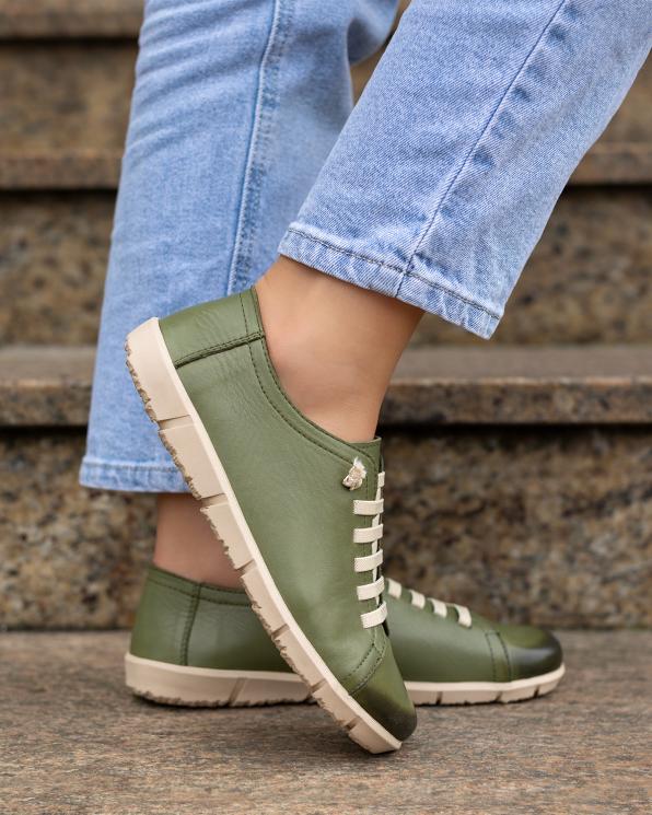 Oliwkowe półbuty sportowe sznurowane ze skóry licowej  148-64082-ZIELON