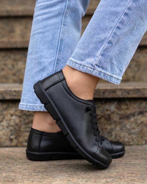 Czarne trampki damskie z naturalnej skóry licowej  148-64082-CZARNY