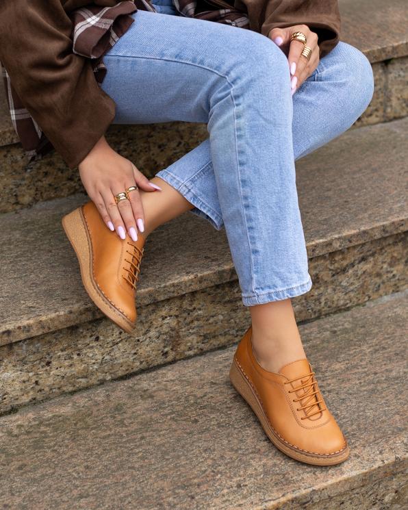 Rude półbuty damskie ze skóry licowej na koturnie  148-21641-RUDY