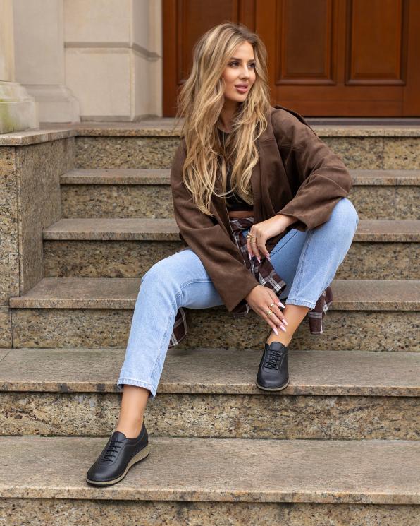 Czarne półbuty damskie ze skóry naturalnej na koturnie 148-21641-CZARNY