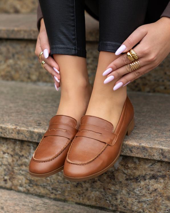 Brązowe mokasyny damskie skórzane na niskim obcasie  102-890-RUDY