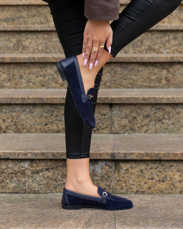 Granatowe mokasyny damskie zamszowe z klamrą na obcasie  102-870-GRANAT