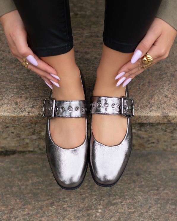 Srebrne półbuty damskie ze skóry licowej ze sprzączką  102-180-PEWTER