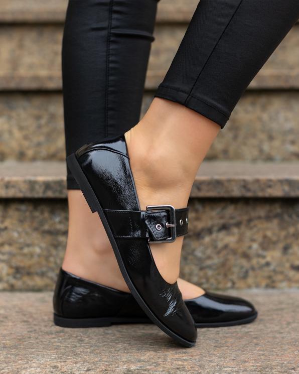 Czarne półbuty damskie lakierowane ze sprzączką  102-180-CZAR-LAK