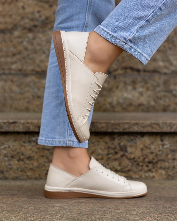 Jasnobeżowe trampki damskie z naturalnej skóry licowej  148-818119-BEŻ