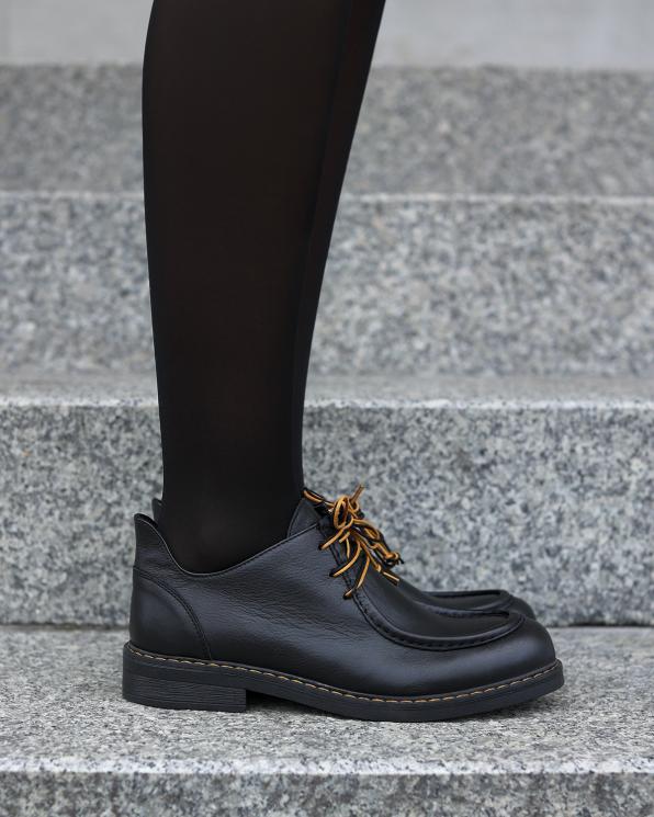 Czarne półbuty damskie sznurowane ze skóry naturalnej 135-433762-CZAR