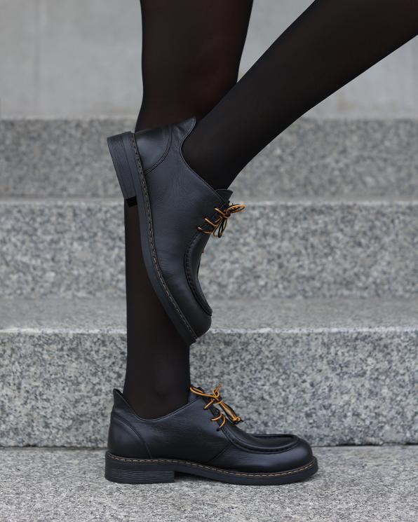 Czarne półbuty damskie sznurowane ze skóry naturalnej 135-433762-CZAR