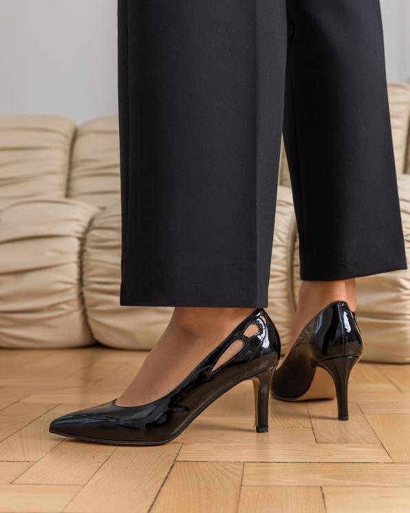 Czarne czółenka damskie lakierowane na szpilce 034-7473-CZAR-LA