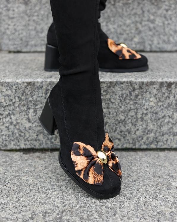 Czarne kozaki damskie zamszowe na klocku z kokardą 131-25-828-CZARN