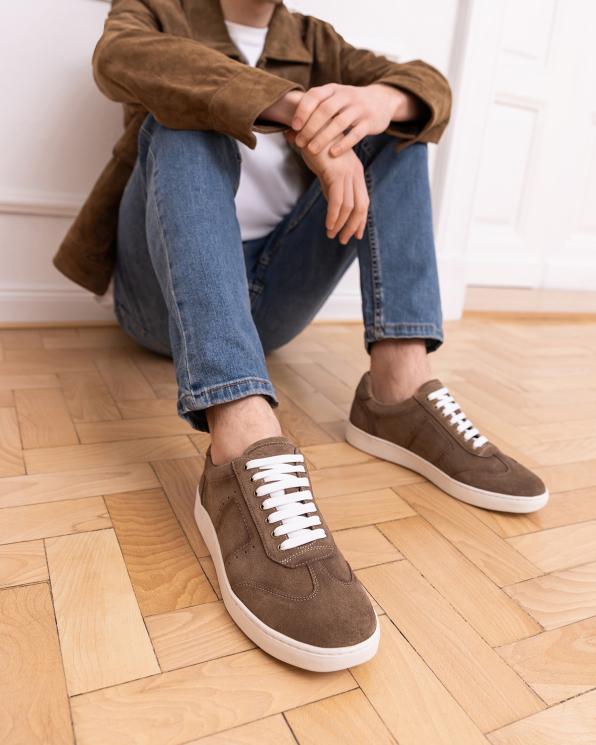 Ciemnobeżowe trampki męskie ze skóry nubukowej 151-0242-31-KHAK