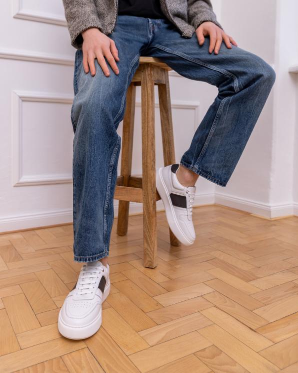 Białe półbuty sportowe męskie skórzane na platformie 151-3242-21-BIAŁ