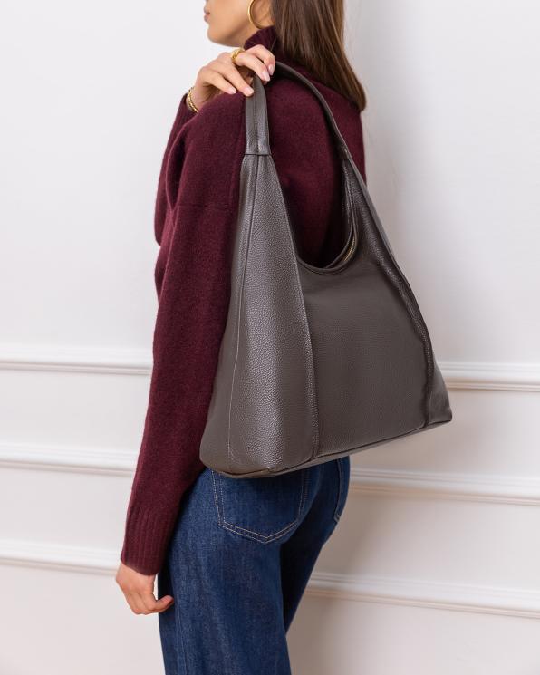 Czekoladowa duża torba hobo ze skóry licowej 154-6076-CZEKOLADA