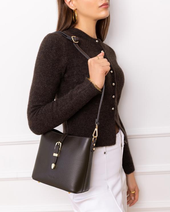 Ciemnobrązowa mała torebka damska ze skóry licowej z klamrą 154-3756-CZEKOLADA