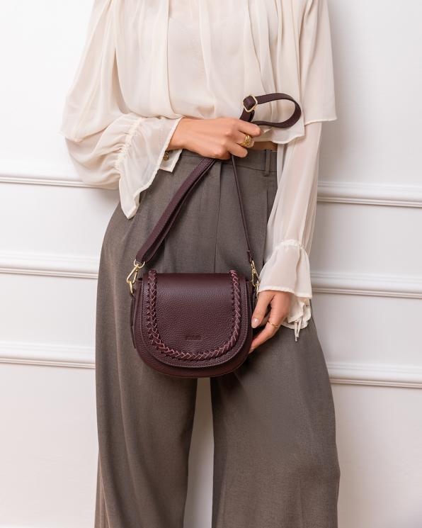 Bordowa mała torebka damska ze skóry licowej z warkoczem 154-0626-BORDO