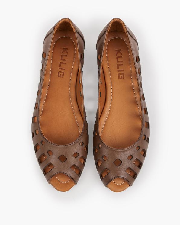 Ciemnobrązowe baleriny damskie ze skóry licowej z wycięciami 145-8541-PRALINE