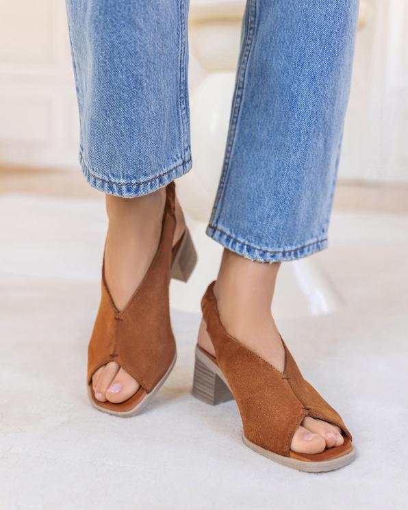 Rude sandały damskie ze skóry zamszowej z gumką 145-3018-RUDY