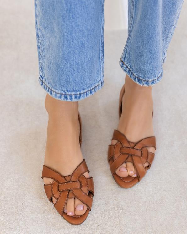 Rude sandały damskie ze skóry licowej na niskim obcasie 145-1043-RUDY