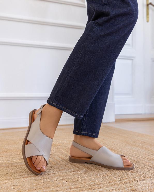 Szare sandały damskie skórzane na niskim obcasie 145-103125-SZARY