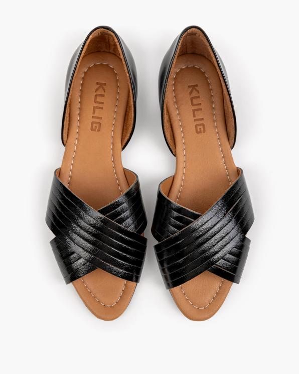 Czarne sandały damskie lakierowane na niskim obcasie 145-0013-CZA-LAK