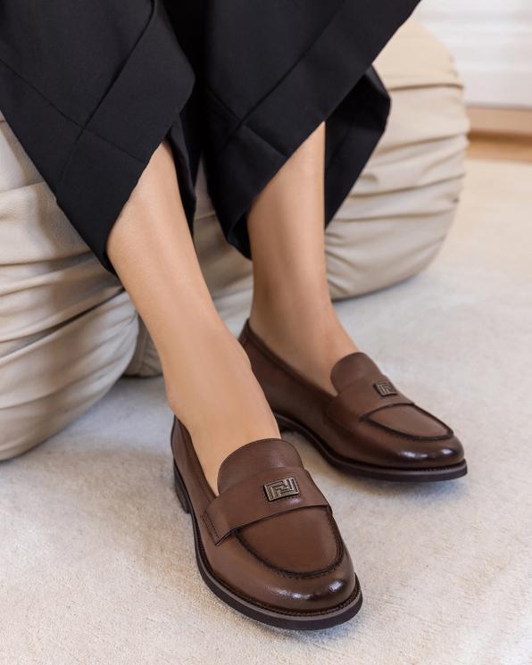 Czekoladowe mokasyny damskie z naturalnej skóry licowej 139-56491-CZEKOD