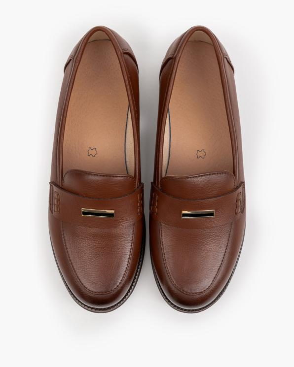 Brązowe mokasyny damskie ze skóry licowej z ozdobą 139-18391-BRĄZ