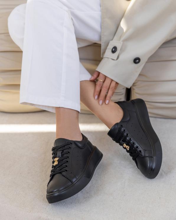 Czarne trampki damskie ze skóry licowej na platformie 139-97391-N-CZAR