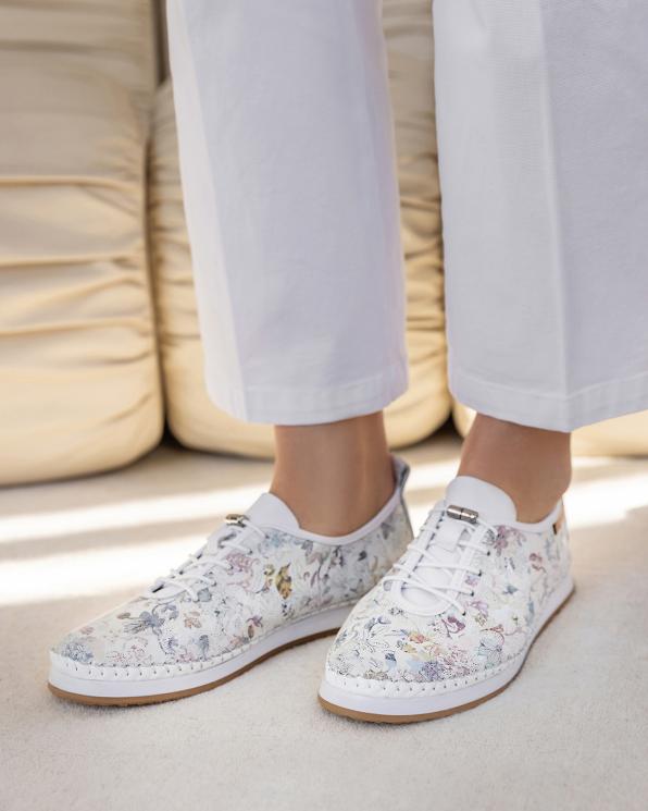 Białe półbuty damskie ze skóry nubukowej z motywem kwiatowym 165-38152-BIA-KW