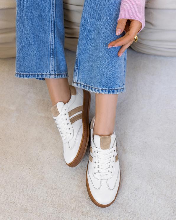 Białe adidasy damskie ze skóry licowej z beżowymi wstawkami 165-30552-BIA-BE