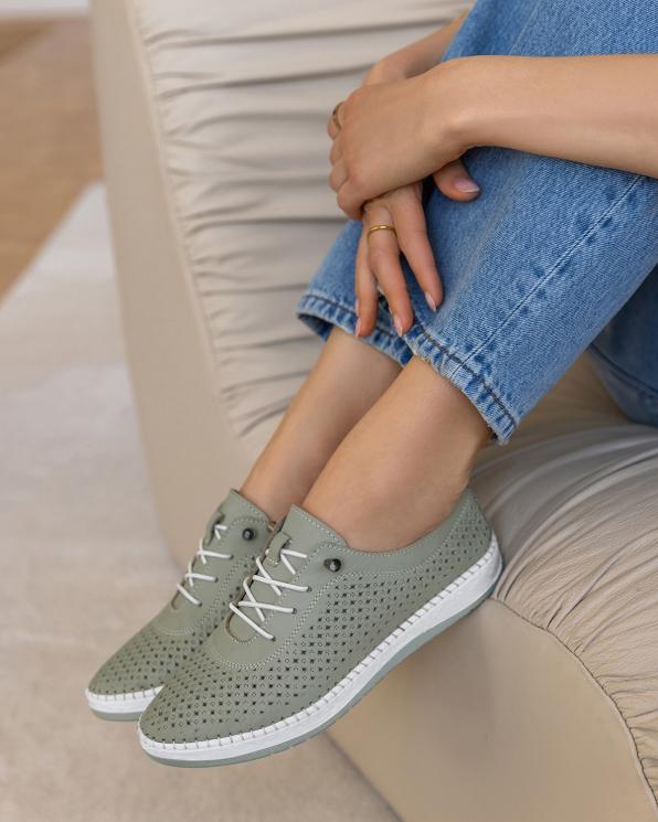 Pistacjowe półbuty damskie skórzane z perforacjami 165-0081-ZIELONY