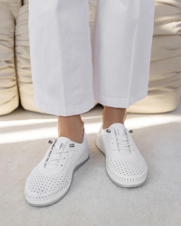 Białe trampki damskie ażurowe ze skóry licowej 165-0081-BIAŁY