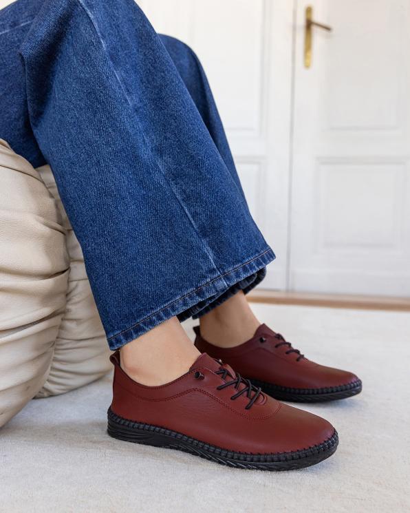 Bordowe półbuty damskie sznurowane ze skóry licowej 165-52042-BORDO