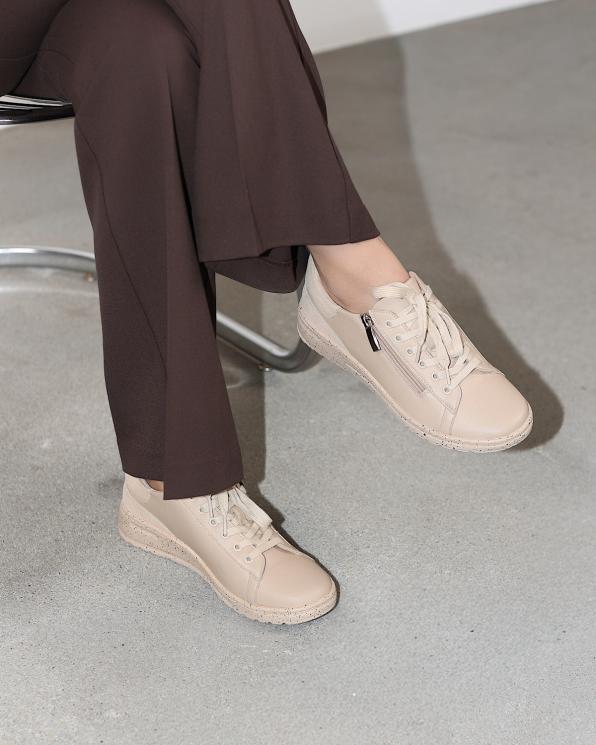 Beżowe półbuty damskie ze skóry licowej z zamkiem 139-20491-BEŻ