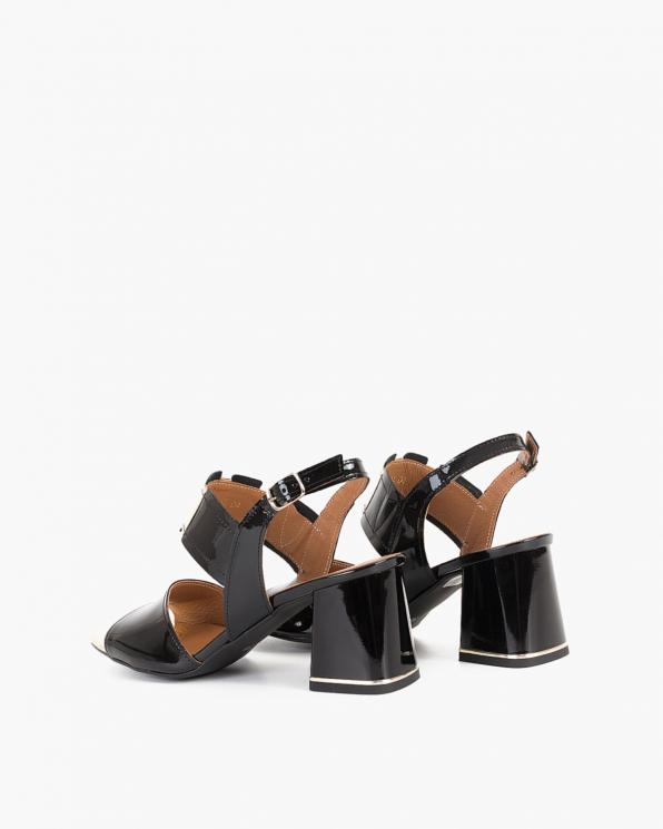 Czarne sandały damskie lakierowane na klocku  058-5412-CZ-ZŁ