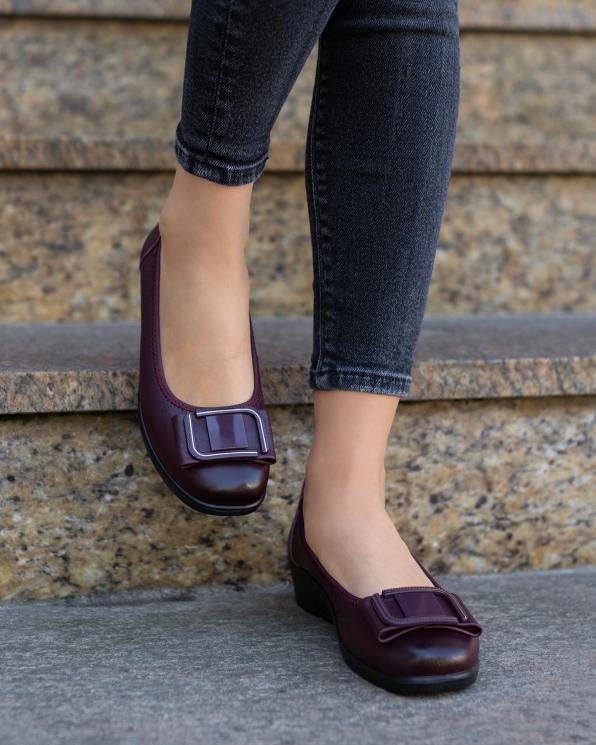 Bordowe baleriny damskie ze skóry licowej na koturnie  057-9-5200-BORDO