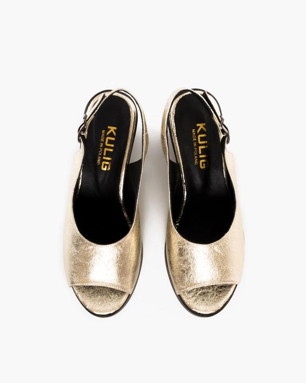 Złote sandały damskie na koturnie ze skóry licowej  108-4139-ZŁOTY