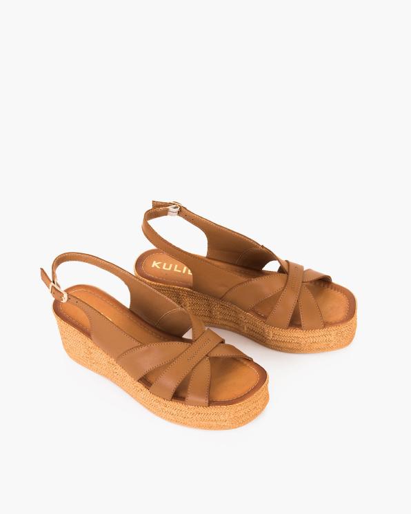 Brązowe sandały z naturalnej skóry licowej na koturnie  043-386-CAMEL