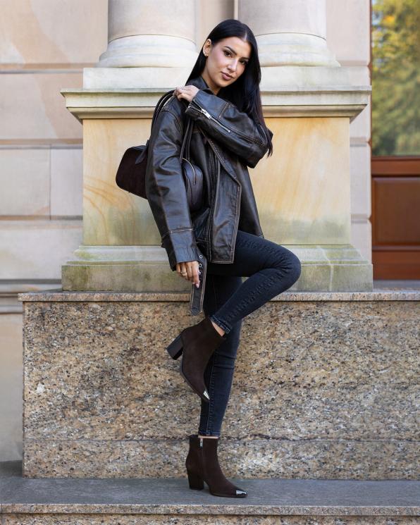 Czekoladowe botki damskie ze skóry zamszowej na słupku 058-8408-BRĄZ