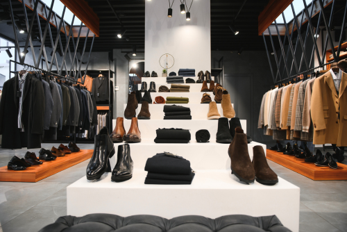 Wygodne buty męskie na Wigilię – elegancja, która pozwala czuć się swobodnie