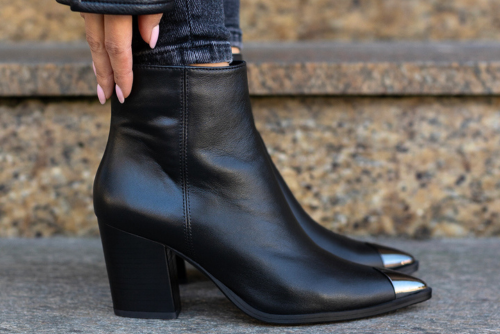 Eleganckie botki damskie na zimę – z czym je łączyć, aby wyglądać stylowo?