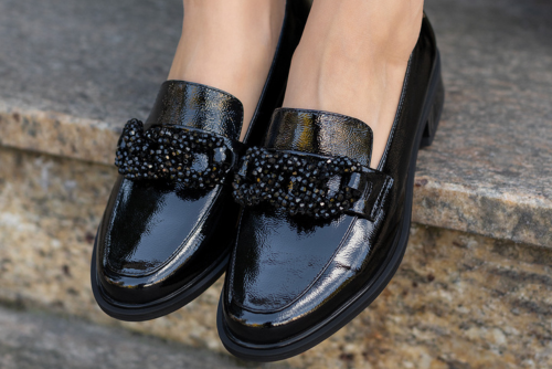 Lakierowane mokasyny od Kulig – miejski szyk z nutą połysku na nowy sezon